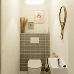 דירה Modern With Terrace In Heart Of
